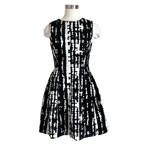 Calvin Klein Like NEW Exquisite White Black Flocked Fit & Flare Dress Size 10 - Picture 1 of 6